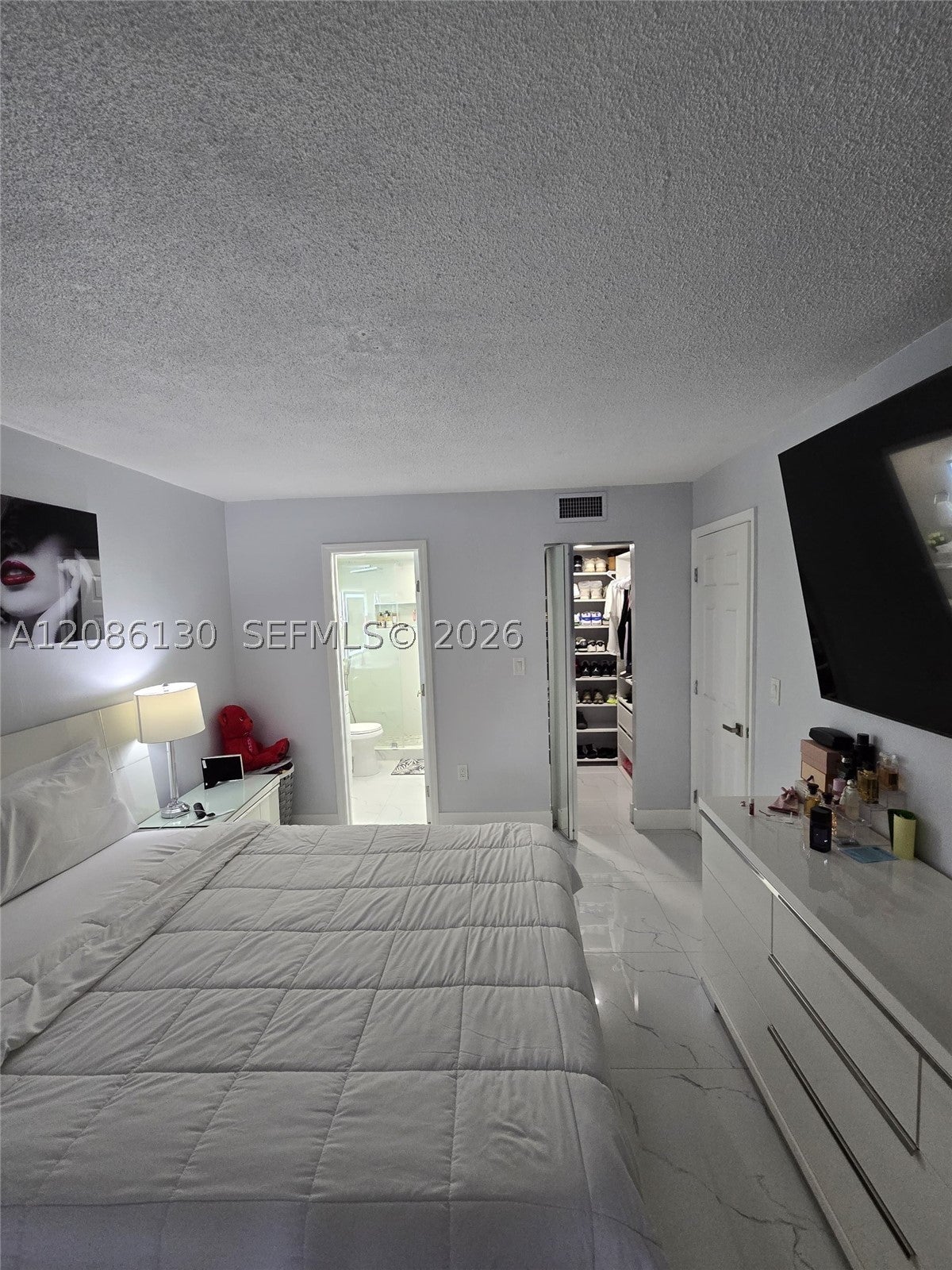 6620 W 2nd Ct 103, Hialeah, FL, 33012/$299,000 2 6620 W 2nd Ct 103