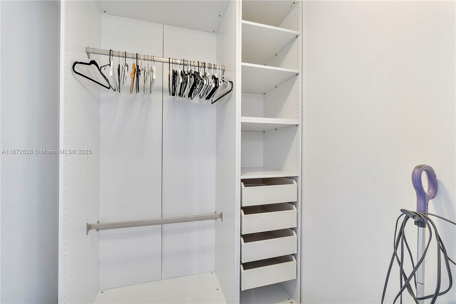 6039 Collins Ave 829