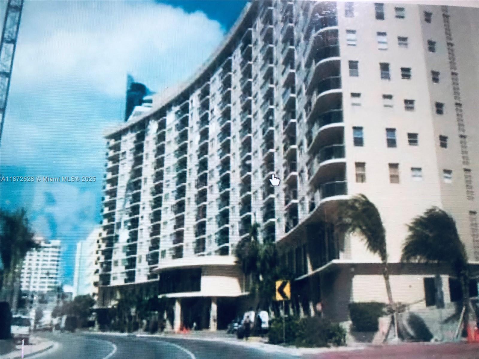 6039 Collins Ave 829