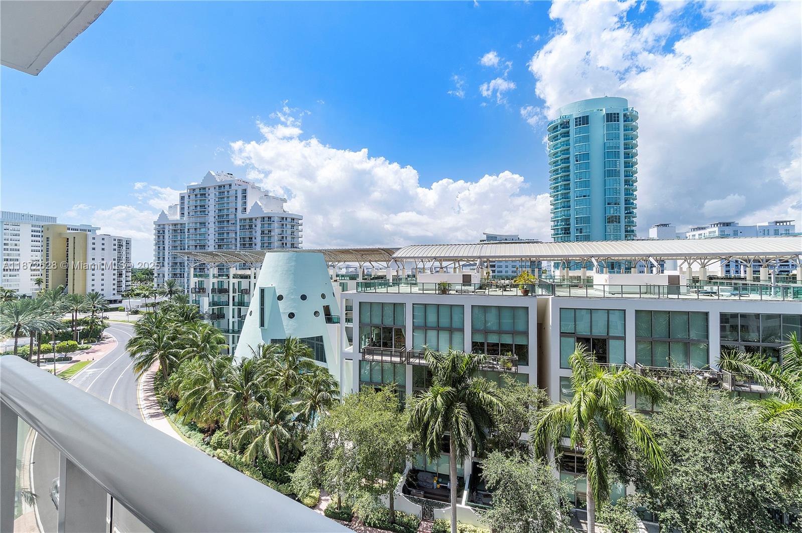 6039 Collins Ave 829