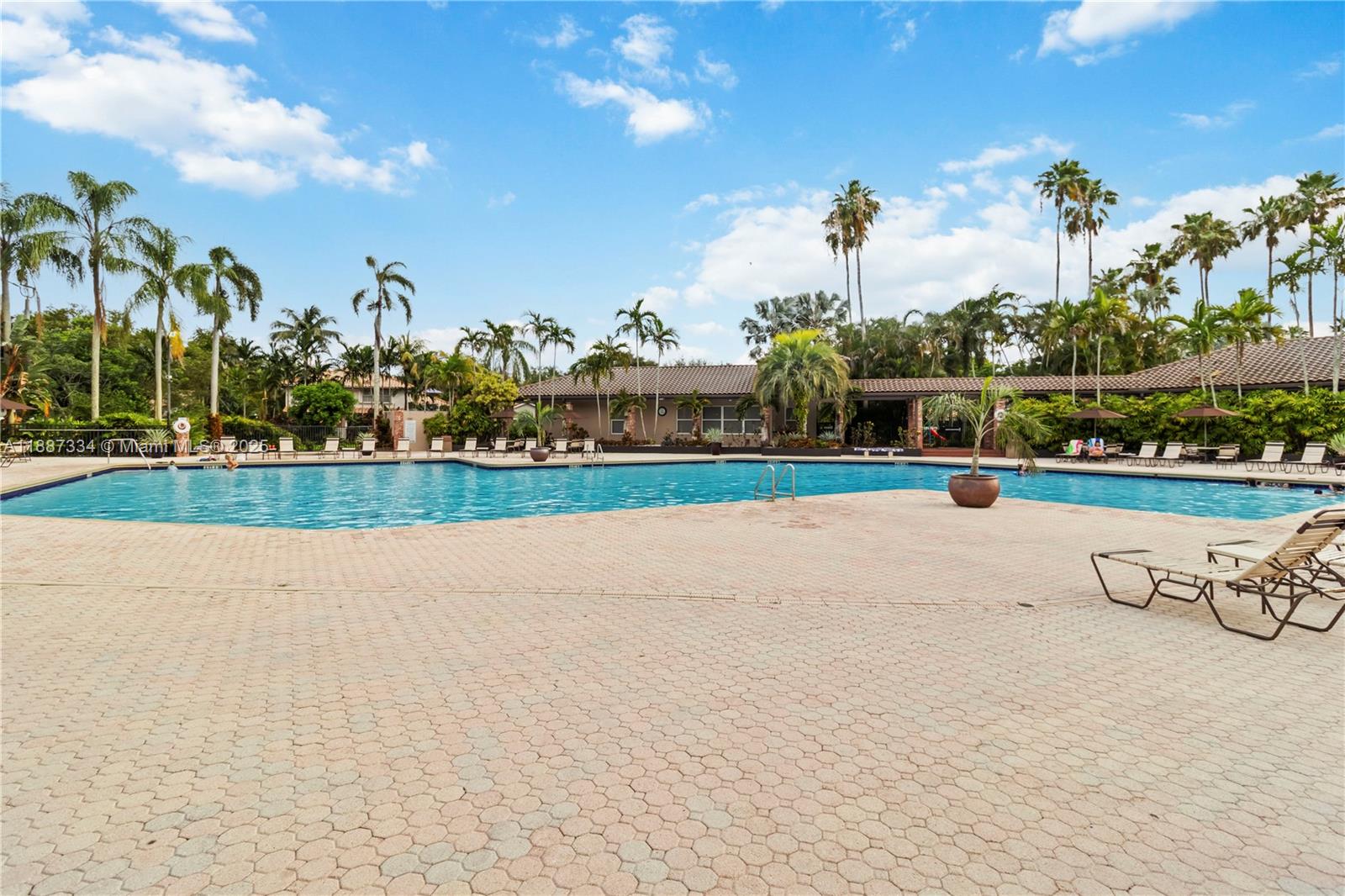 EMBASSY LAKES PHASE III - Residential