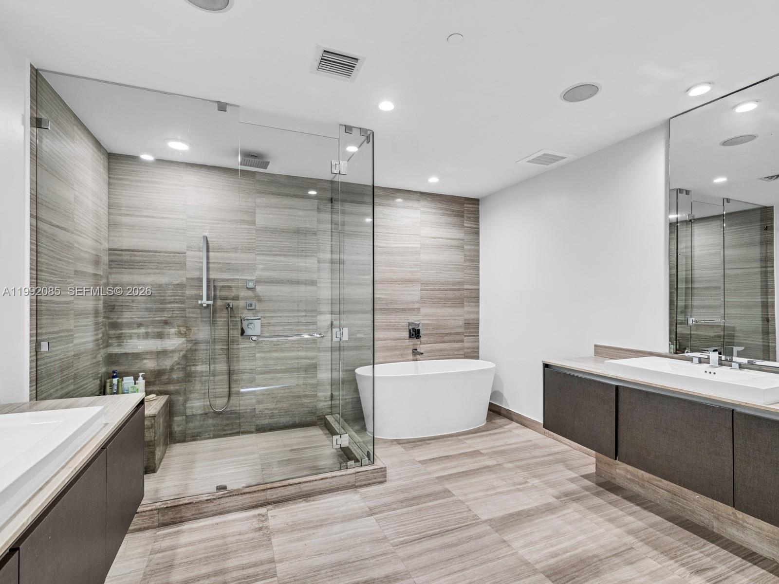 ECHO CONDO - Residential