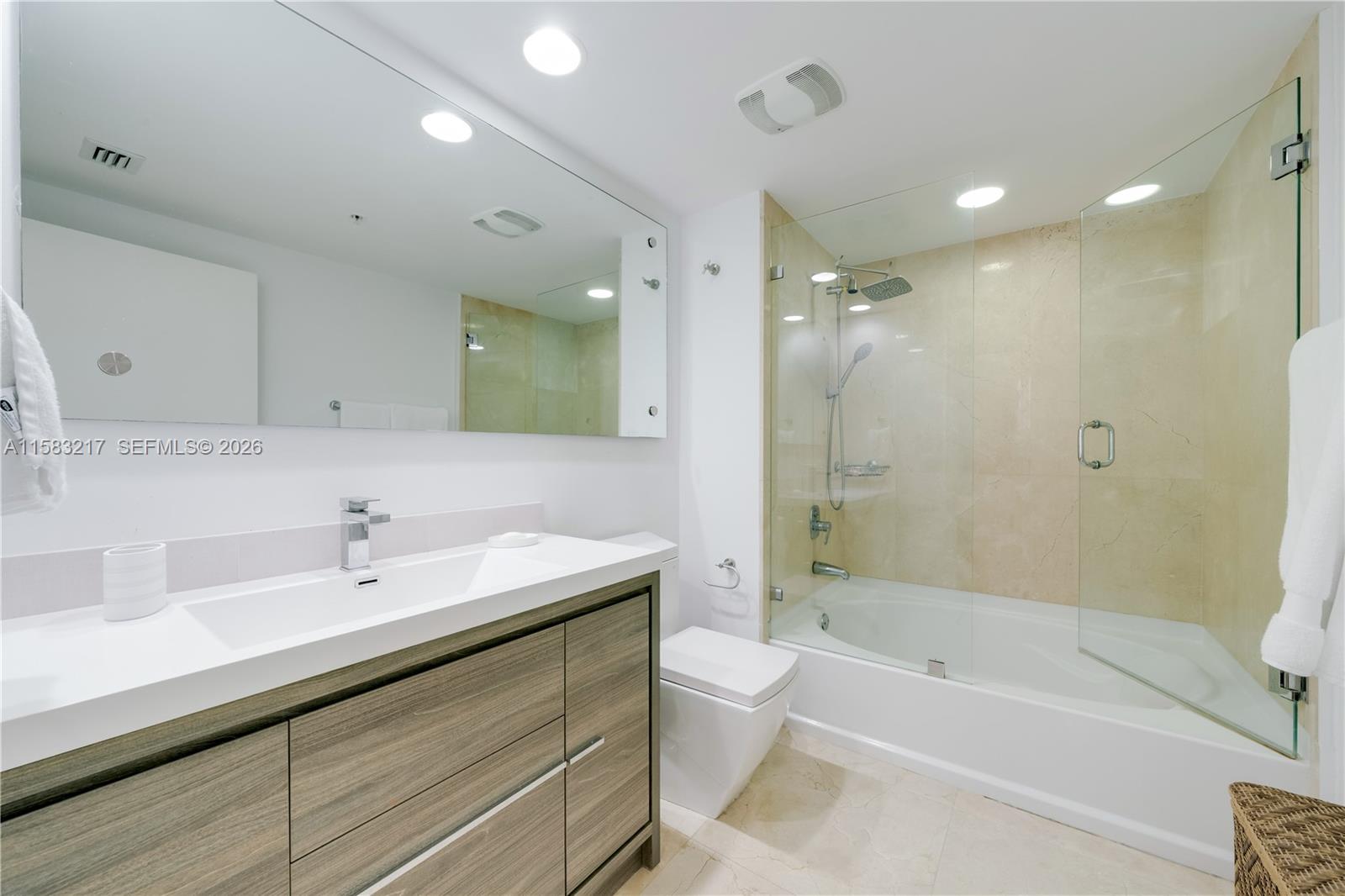 VENTURE AT AVENTURA EAST - Residential