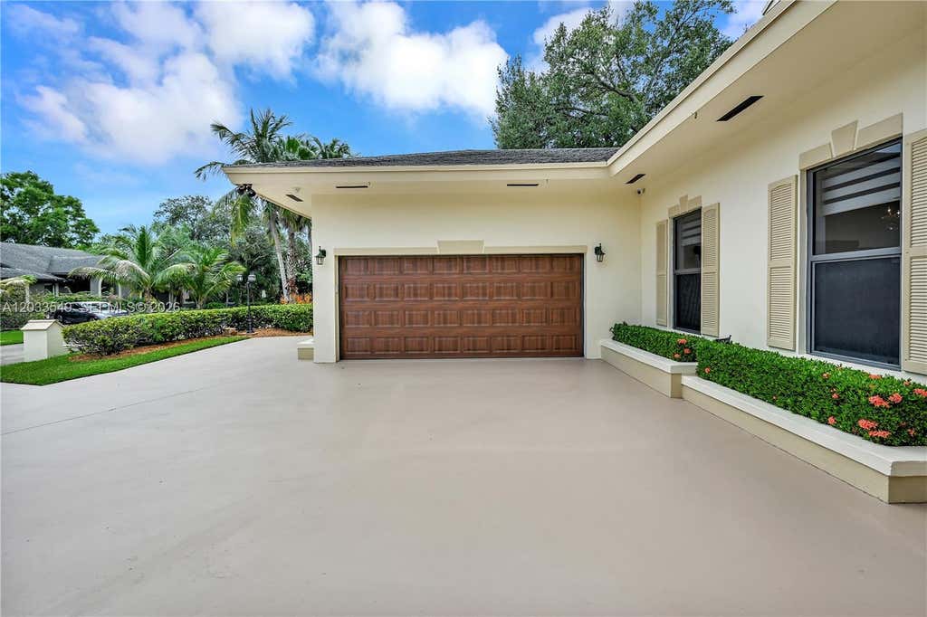 Photo of 1067 SW 92nd Ave #1067, Plantation, FL 33324 (MLS # A12033549)