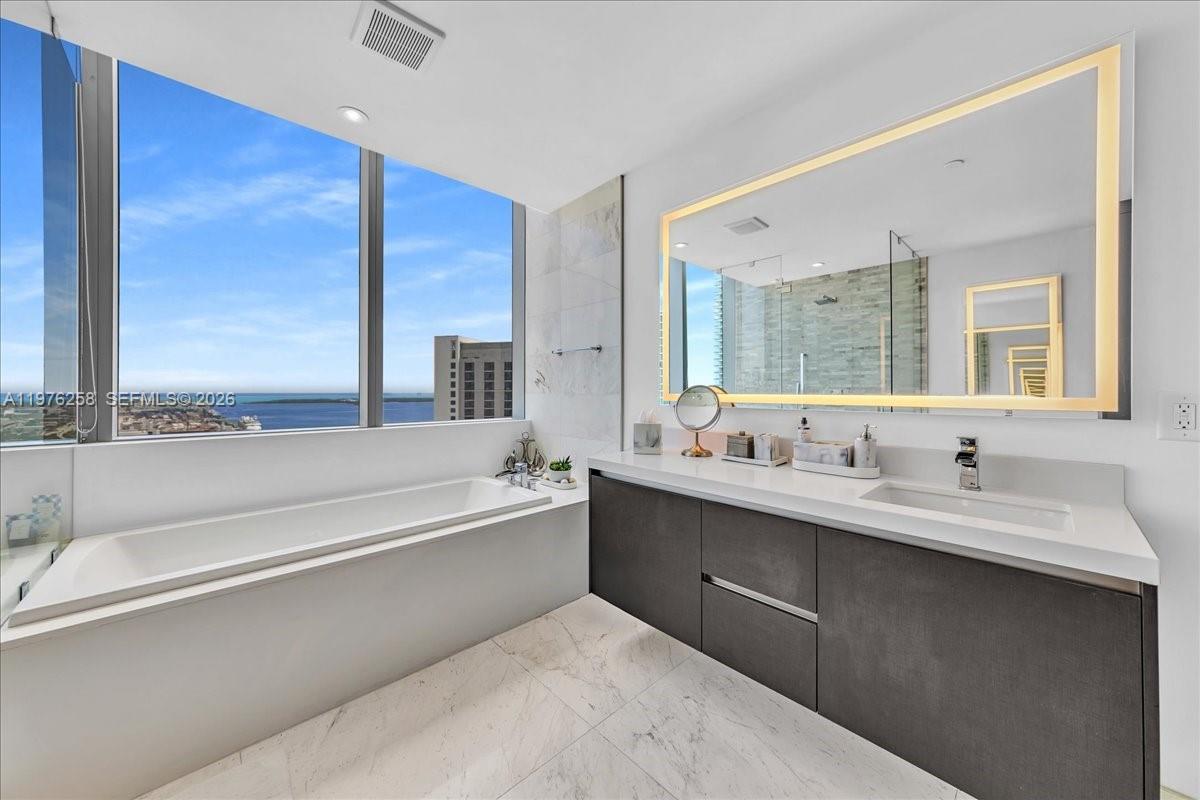 PARAMOUNT MIAMI WORLDCENT - Residential