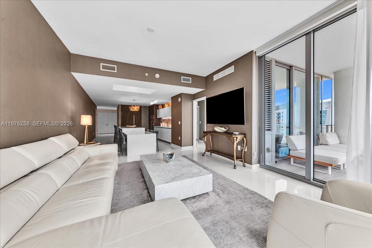 PARAMOUNT MIAMI WORLDCENT - Residential