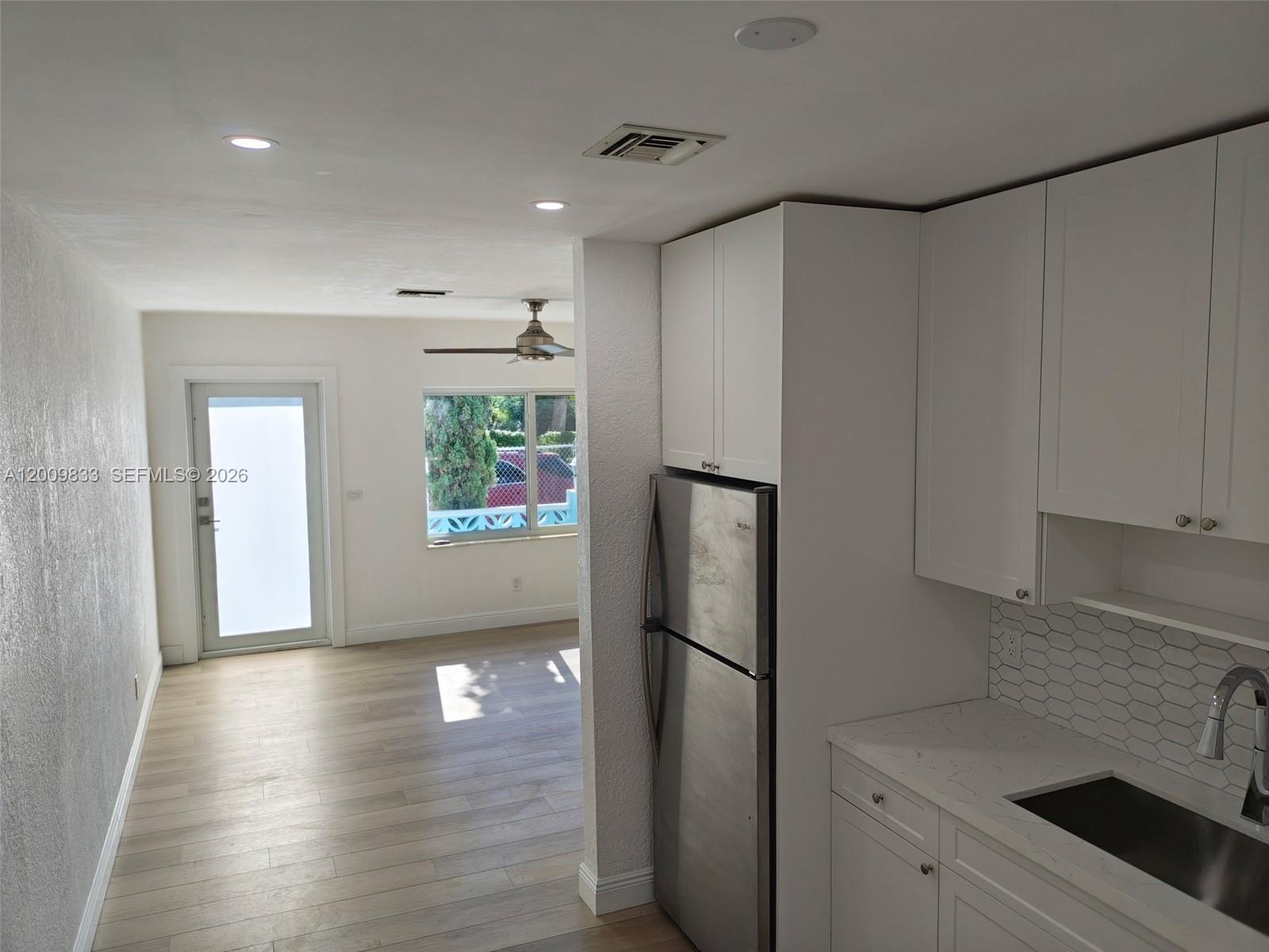 LAWNDALE 4TH ADDN - Residential Lease