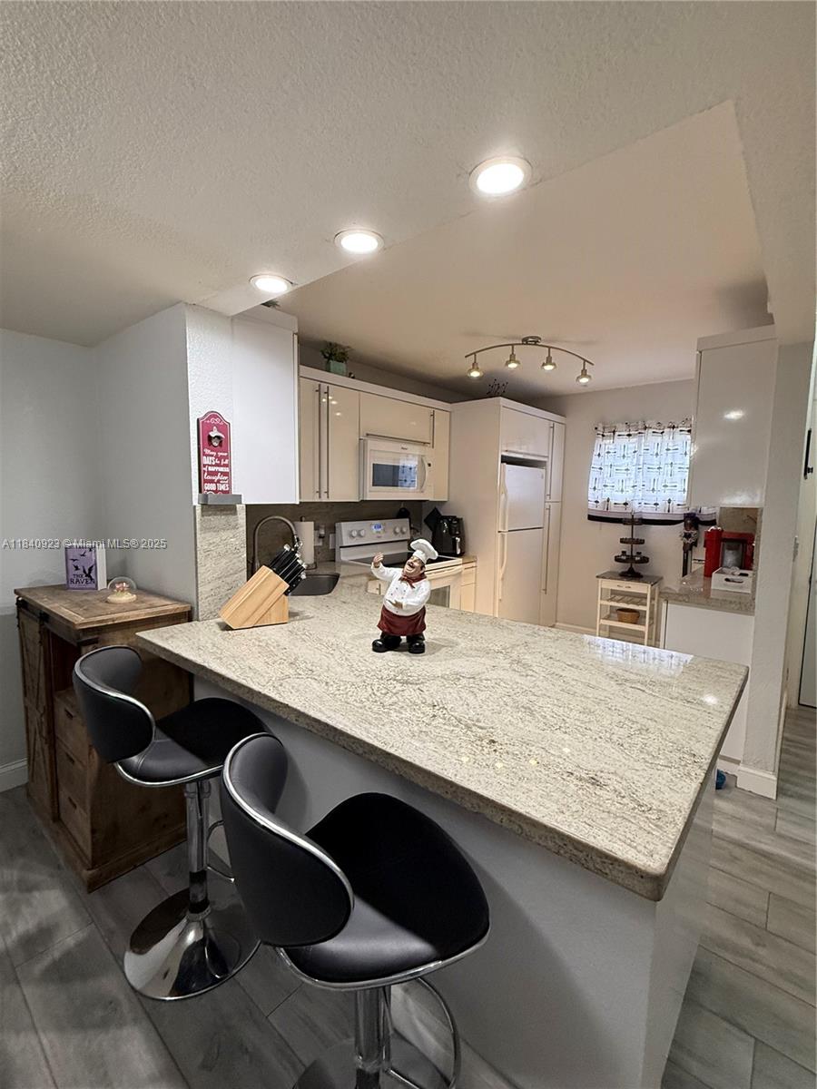 11 Olive Dr E