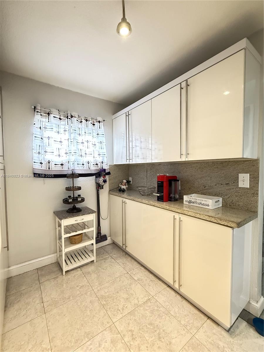 11 Olive Dr E