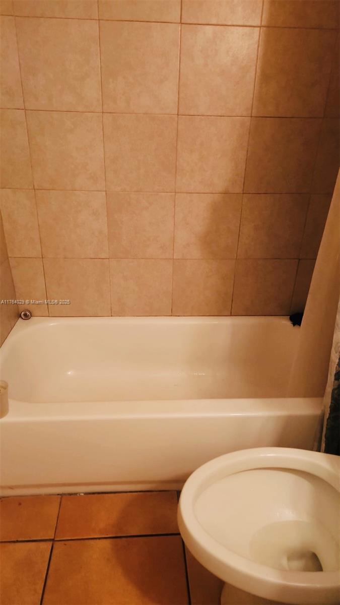 LAKESIDE CONDO AT LAUDERD - Residential