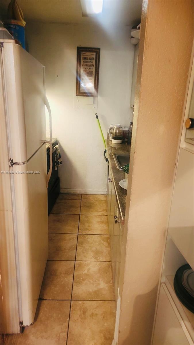 LAKESIDE CONDO AT LAUDERD - Residential