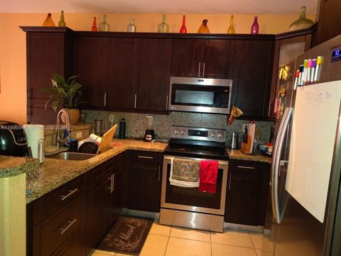 7736 NW 197 LN Hialeah FL 33015