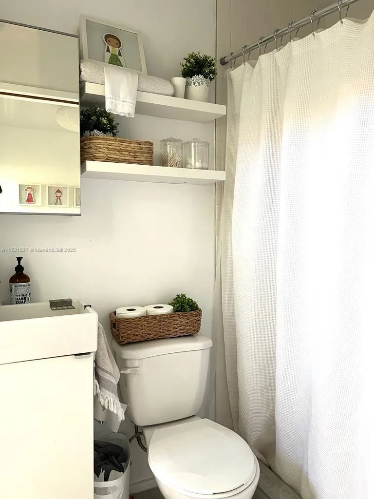 Miami, Florida 33129, United States, 4 Bedrooms Bedrooms, ,4 BathroomsBathrooms,Residential,Pending,20677