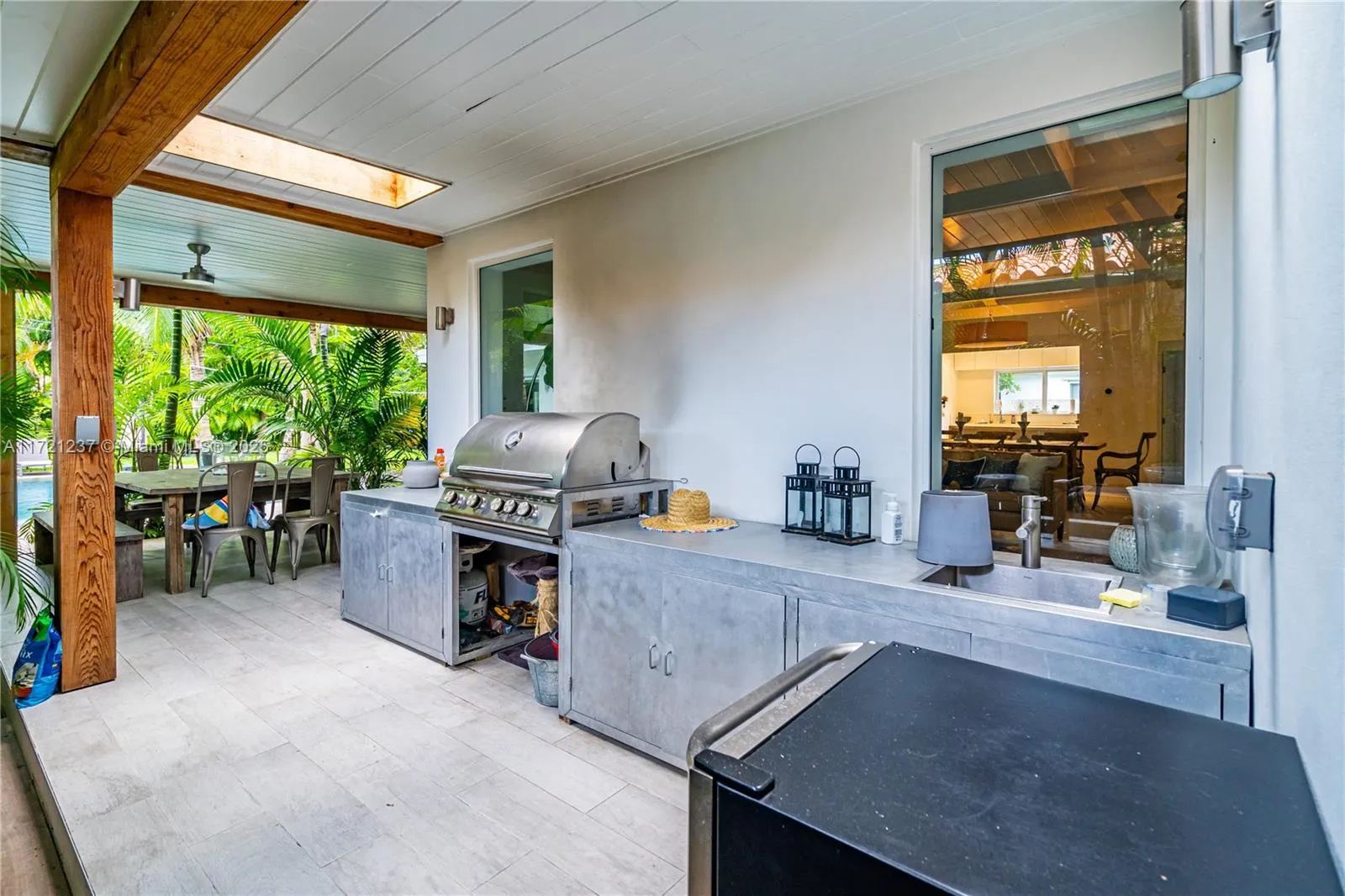 Miami, Florida 33129, United States, 4 Bedrooms Bedrooms, ,4 BathroomsBathrooms,Residential,Pending,20677