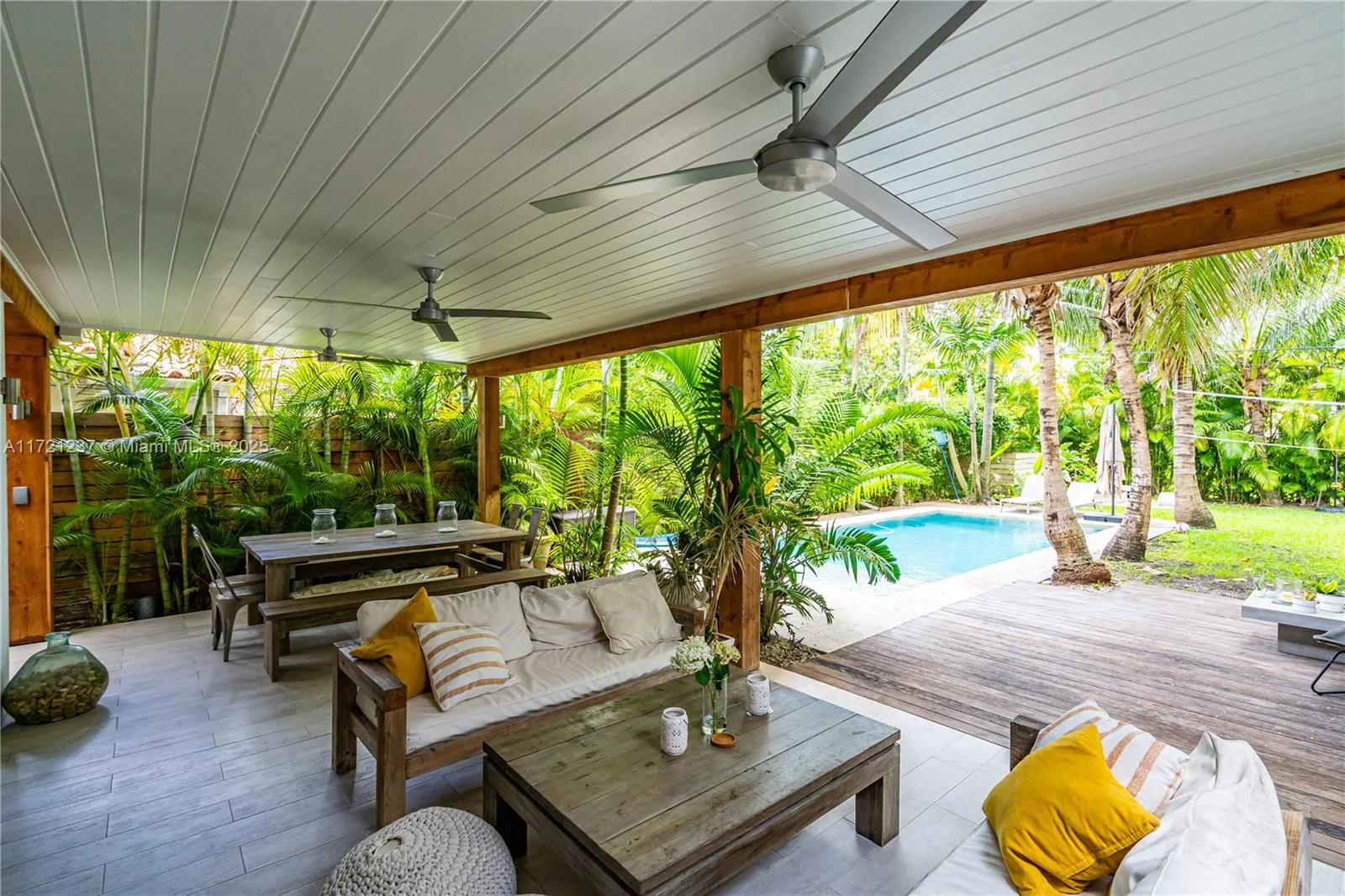 Miami, Florida 33129, United States, 4 Bedrooms Bedrooms, ,4 BathroomsBathrooms,Residential,Pending,20677