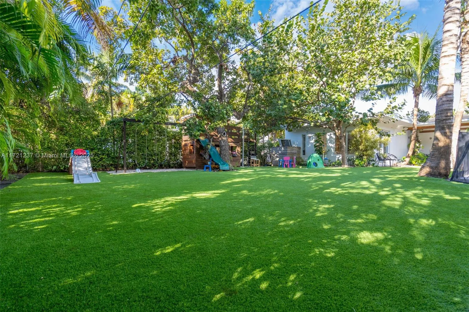 Miami, Florida 33129, United States, 4 Bedrooms Bedrooms, ,4 BathroomsBathrooms,Residential,Pending,20677