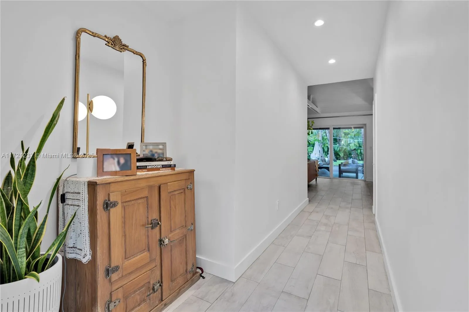 Miami, Florida 33129, United States, 4 Bedrooms Bedrooms, ,4 BathroomsBathrooms,Residential,Pending,20677