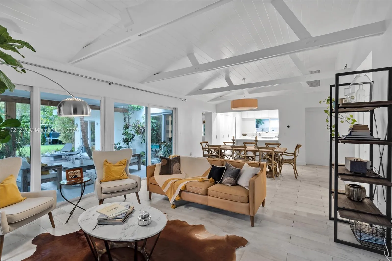 Miami, Florida 33129, United States, 4 Bedrooms Bedrooms, ,4 BathroomsBathrooms,Residential,Pending,20677