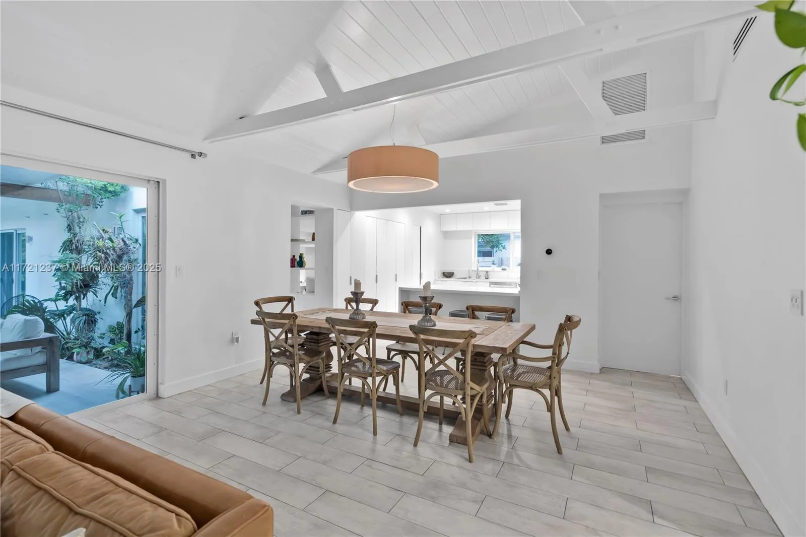 Miami, Florida 33129, United States, 4 Bedrooms Bedrooms, ,4 BathroomsBathrooms,Residential,Pending,20677