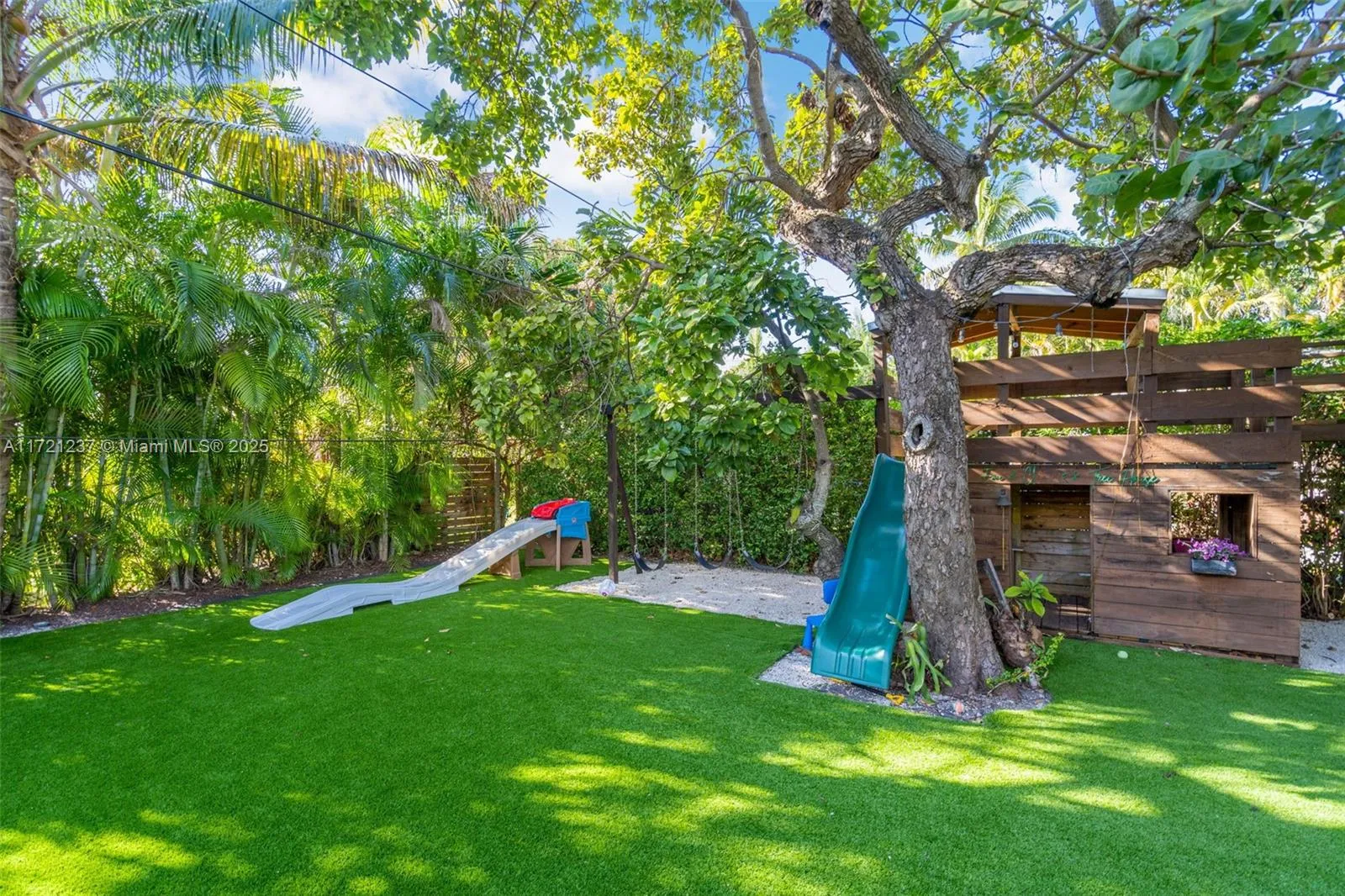 Miami, Florida 33129, United States, 4 Bedrooms Bedrooms, ,4 BathroomsBathrooms,Residential,Pending,20677