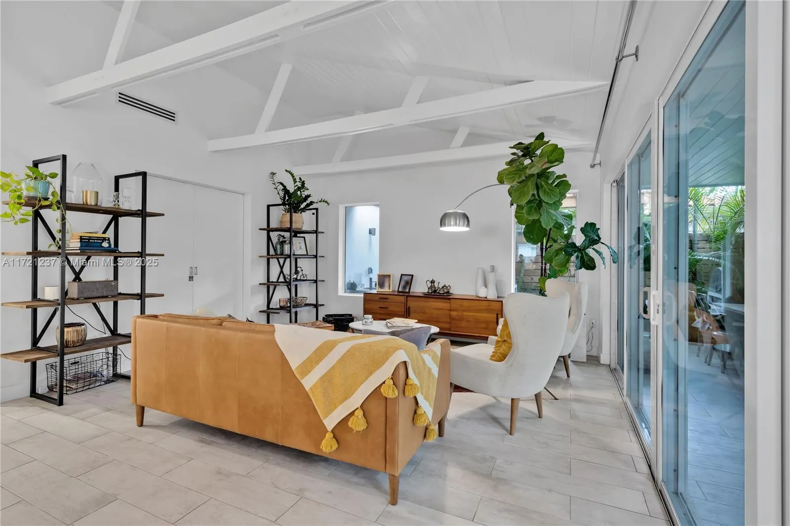 Miami, Florida 33129, United States, 4 Bedrooms Bedrooms, ,4 BathroomsBathrooms,Residential,Pending,20677