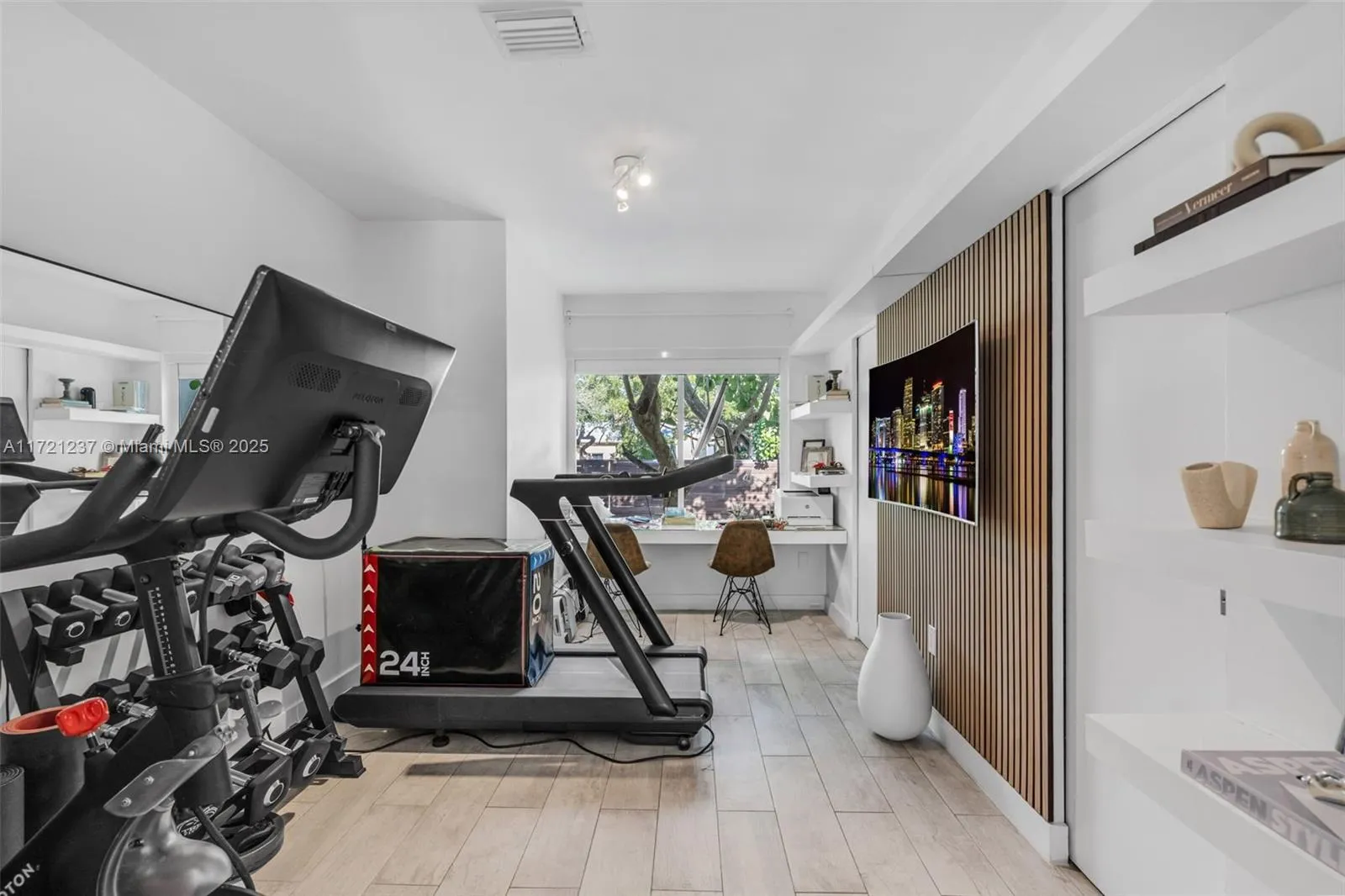 Miami, Florida 33129, United States, 4 Bedrooms Bedrooms, ,4 BathroomsBathrooms,Residential,Pending,20677