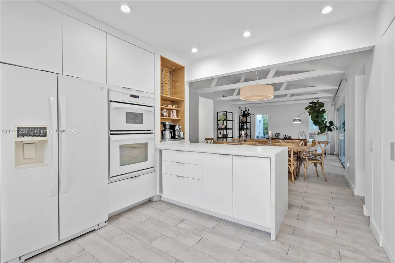 Miami, Florida 33129, United States, 4 Bedrooms Bedrooms, ,4 BathroomsBathrooms,Residential,Pending,20677