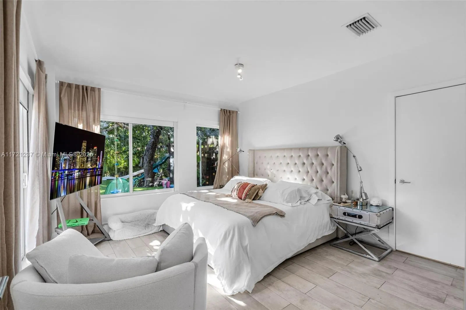 Miami, Florida 33129, United States, 4 Bedrooms Bedrooms, ,4 BathroomsBathrooms,Residential,Pending,20677