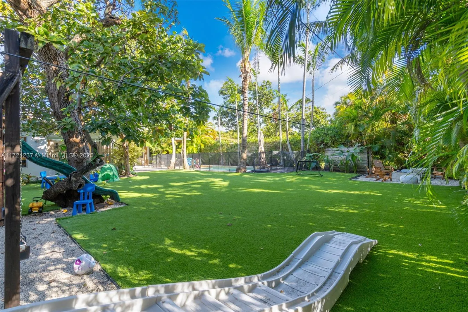 Miami, Florida 33129, United States, 4 Bedrooms Bedrooms, ,4 BathroomsBathrooms,Residential,Pending,20677