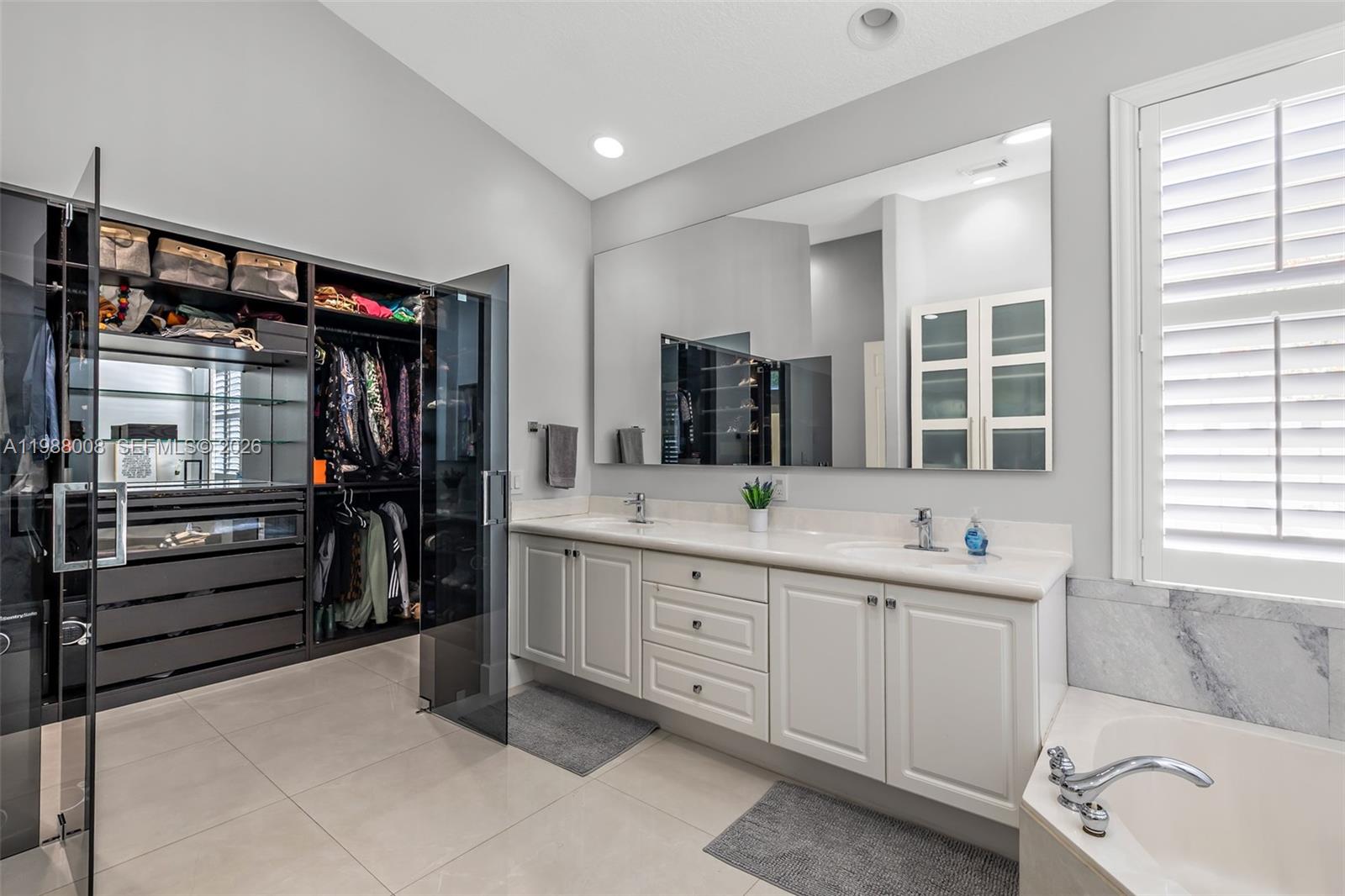 SUNSET LAKES PLAT ONE - Residential