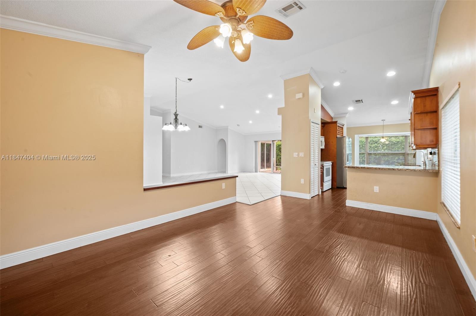 18845 NW 1st St, Pembroke Pines, FL, 33029/$599,000 2 18845 NW 1st St