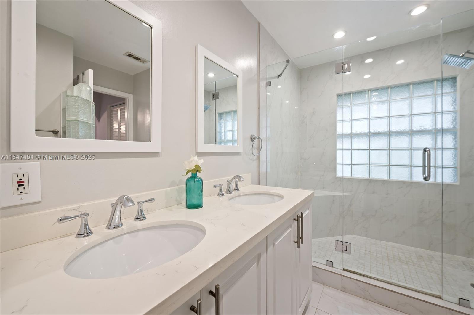 18845 NW 1st St, Pembroke Pines, FL, 33029/$599,000 3 18845 NW 1st St