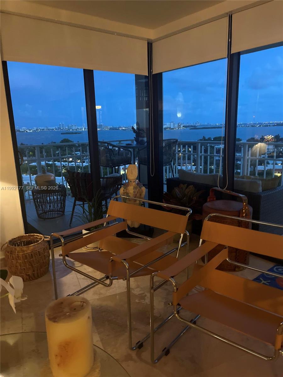 TOWERS OF QUAYSIDE CONDO - Residential