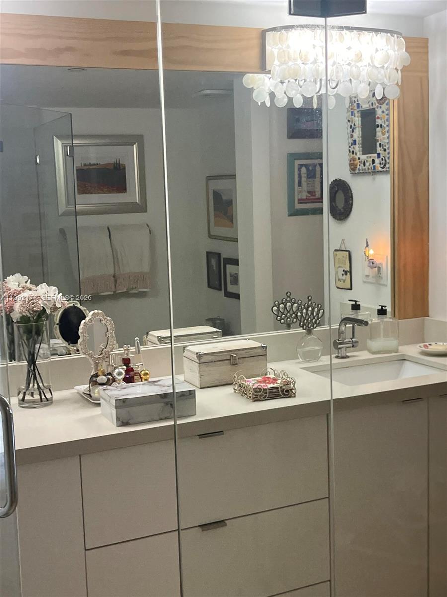 TOWERS OF QUAYSIDE CONDO - Residential