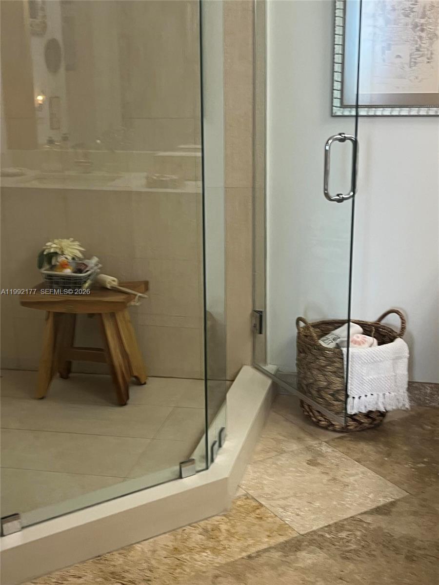 TOWERS OF QUAYSIDE CONDO - Residential