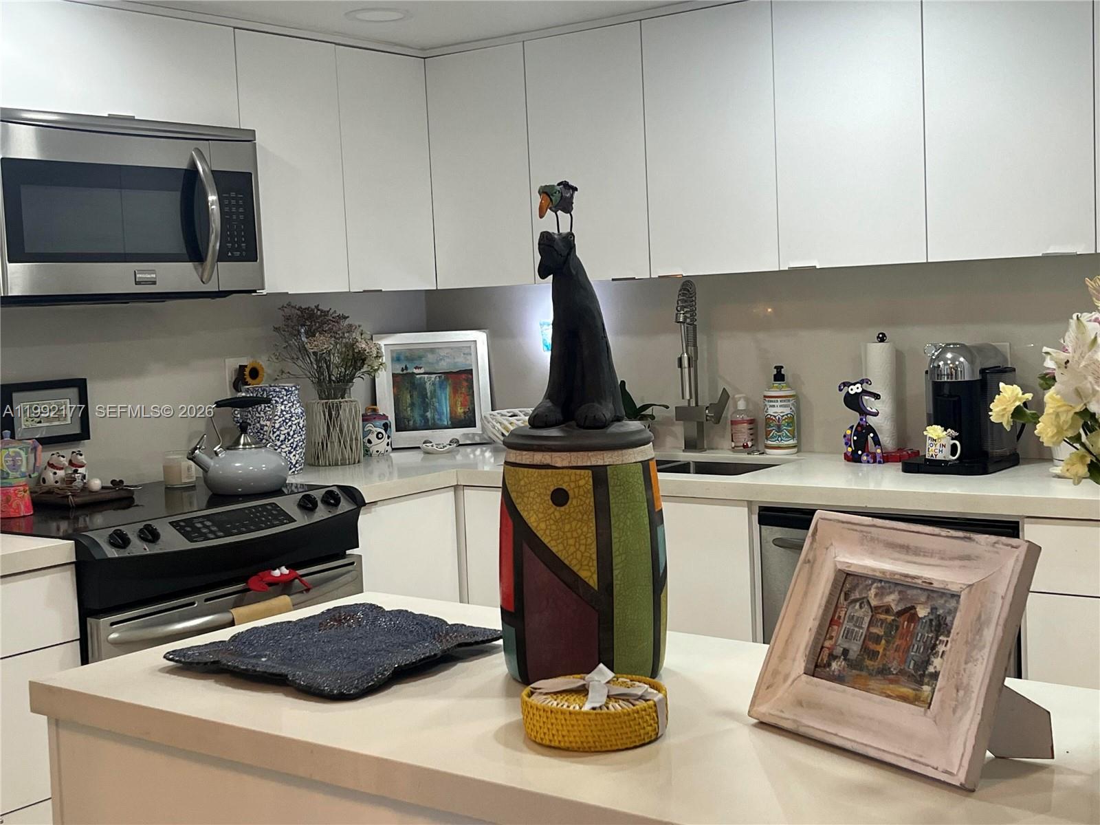 TOWERS OF QUAYSIDE CONDO - Residential