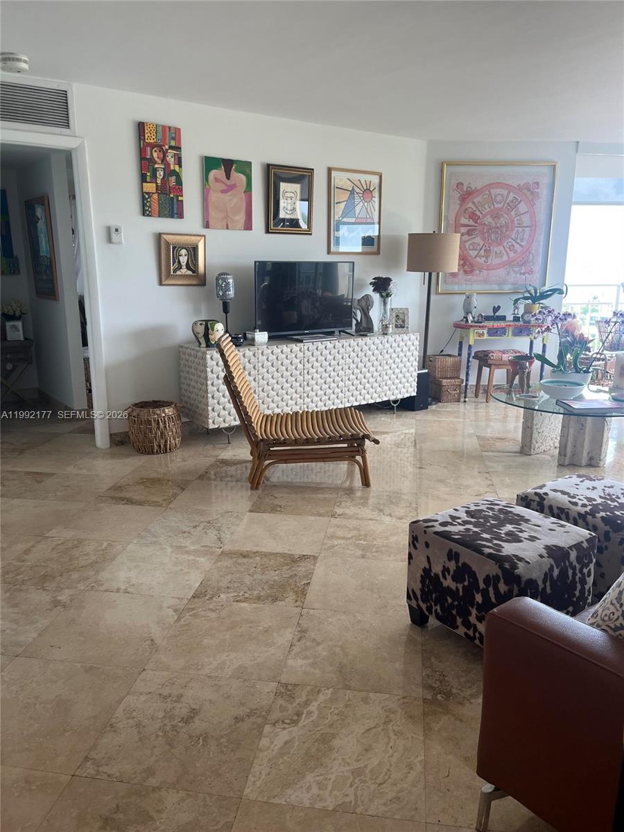 TOWERS OF QUAYSIDE CONDO - Residential