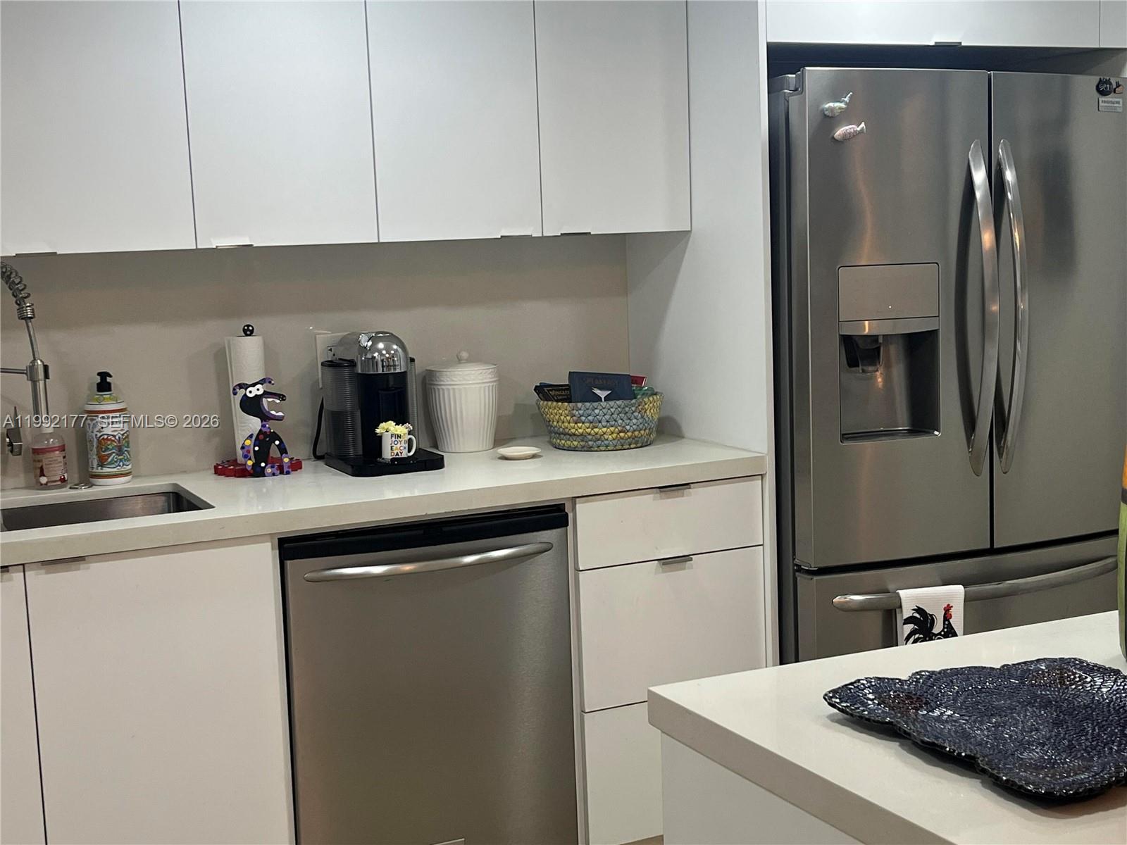 TOWERS OF QUAYSIDE CONDO - Residential