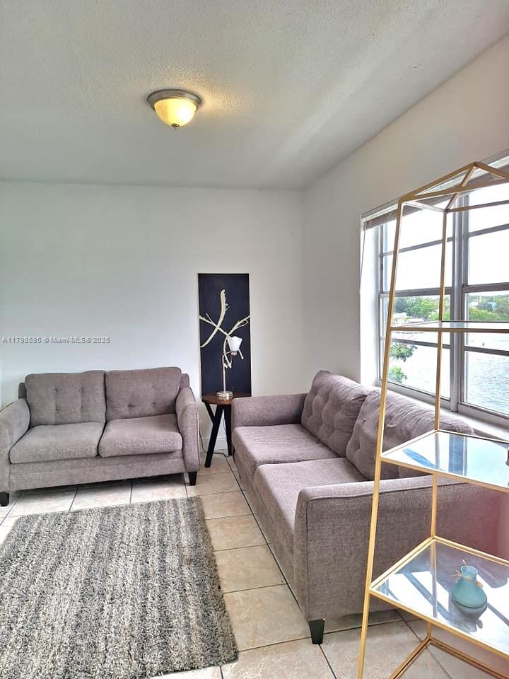 SOMMERSET CONDOMINIUMS - Residential