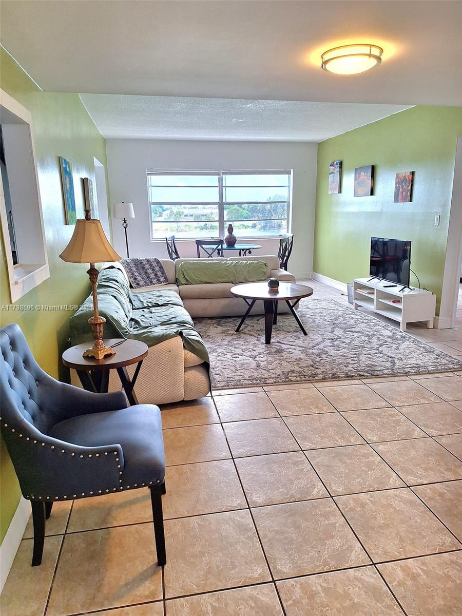 SOMMERSET CONDOMINIUMS - Residential
