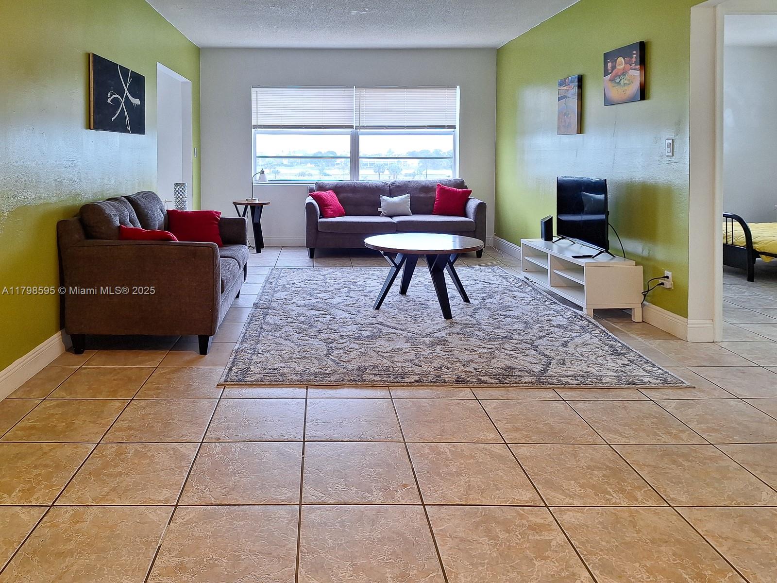 SOMMERSET CONDOMINIUMS - Residential