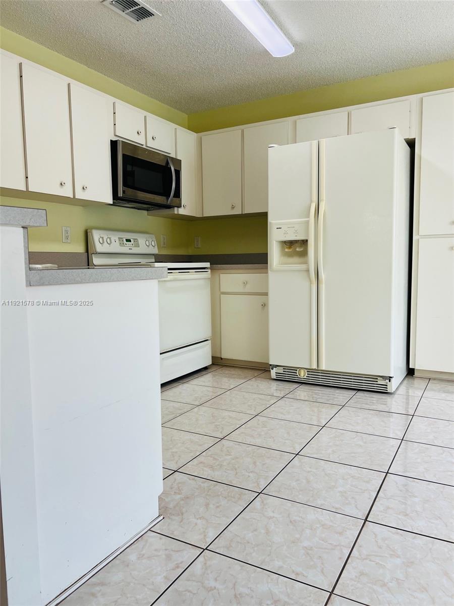 RAINBOW LAKES ESTATES - Residential