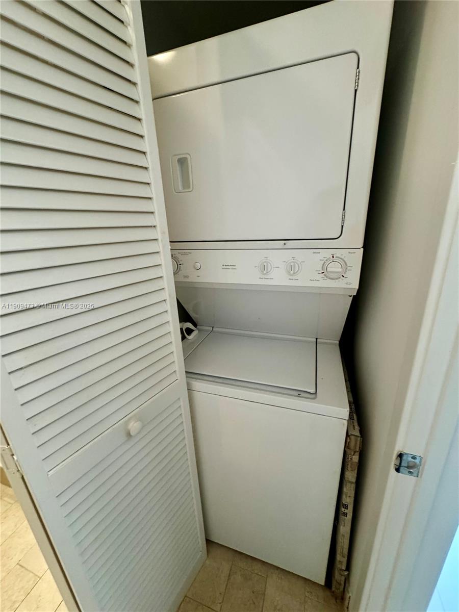 AXIS ON BRICKELL CONDO - Residential