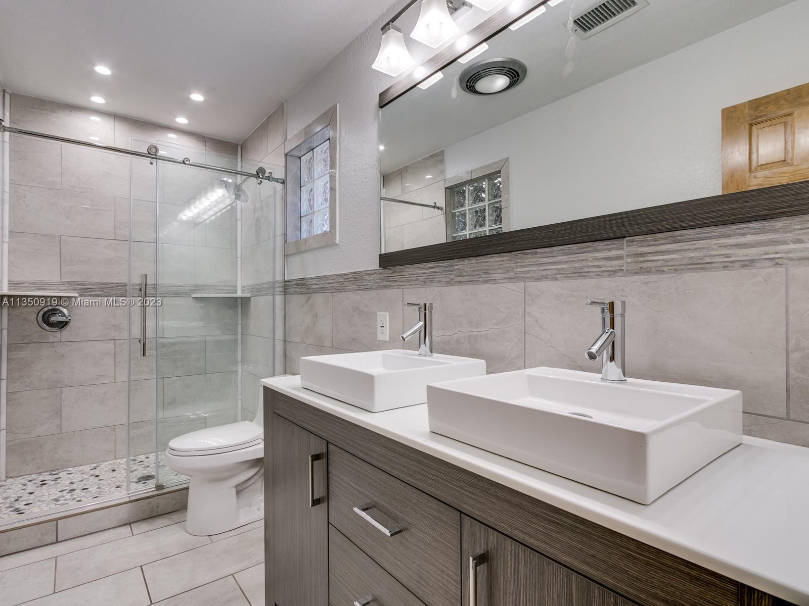 HERITAGE HOMES - Residential