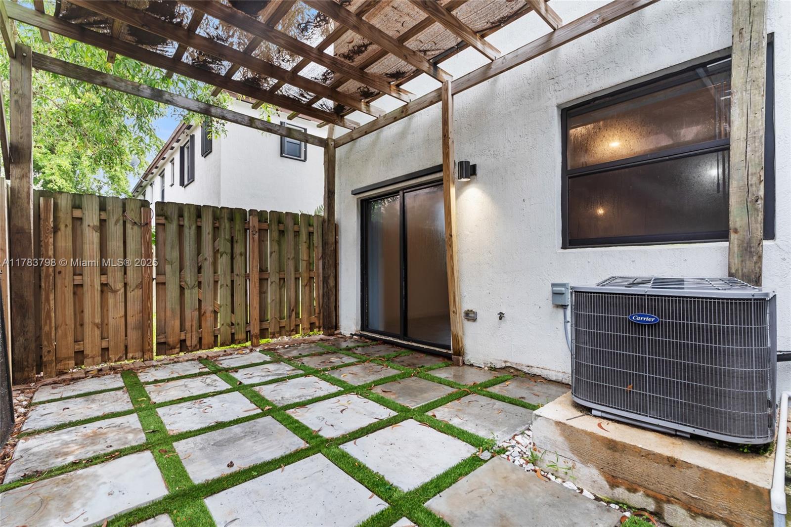 VIA VENTURA NEIGHBORHOOD - Residential