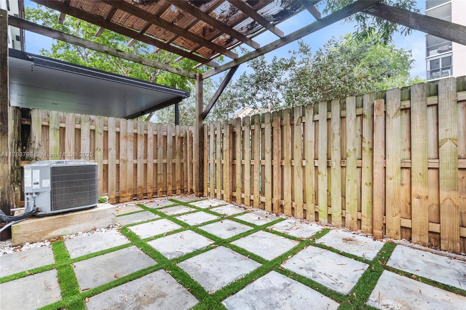 VIA VENTURA NEIGHBORHOOD - Residential