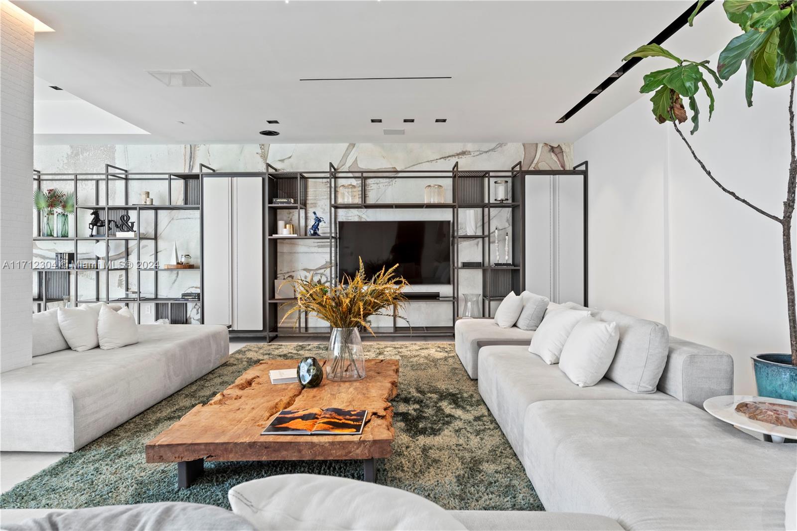 650 NE 32nd St BH2