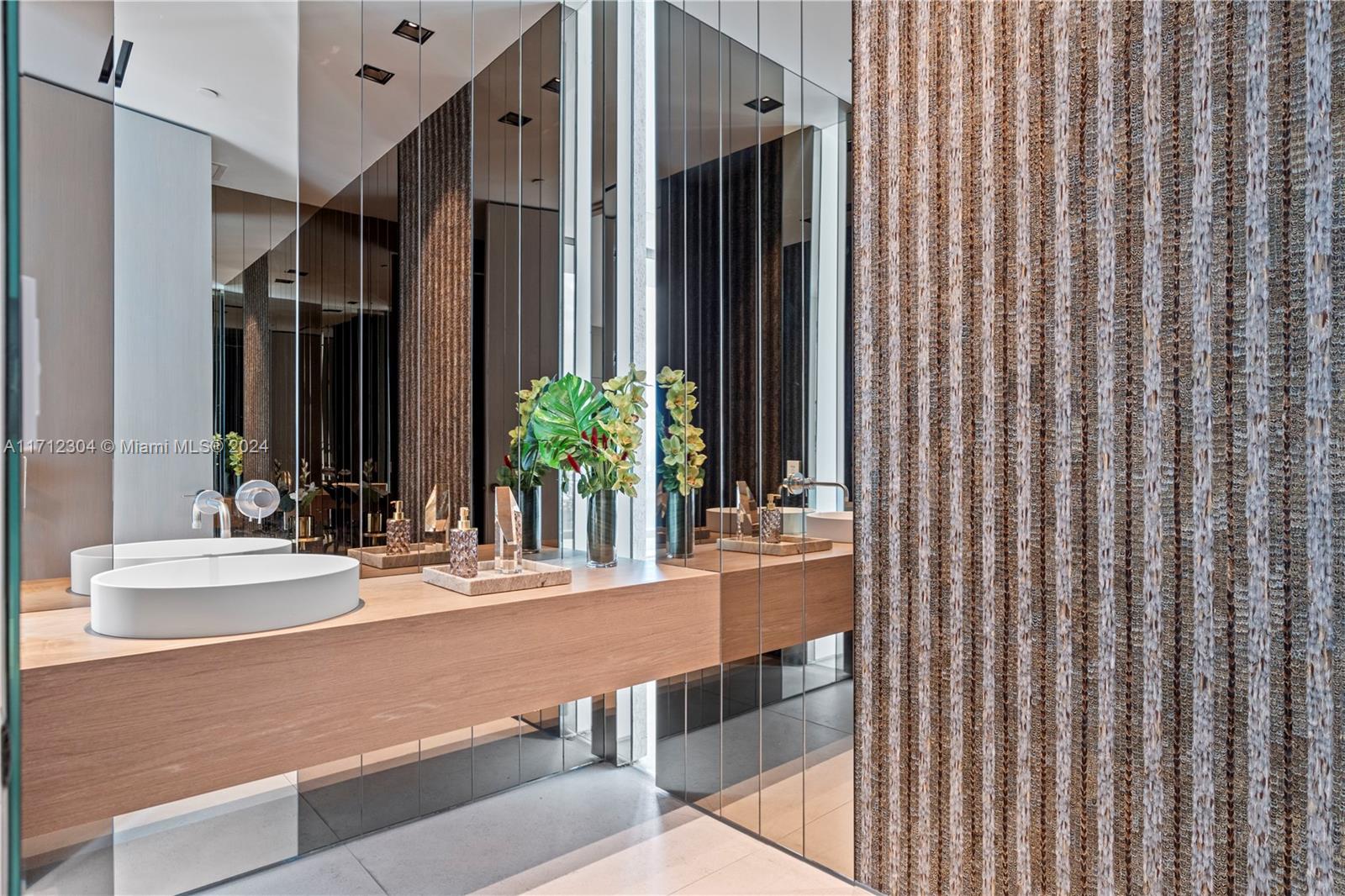 PARAISO BAY CONDO - Residential