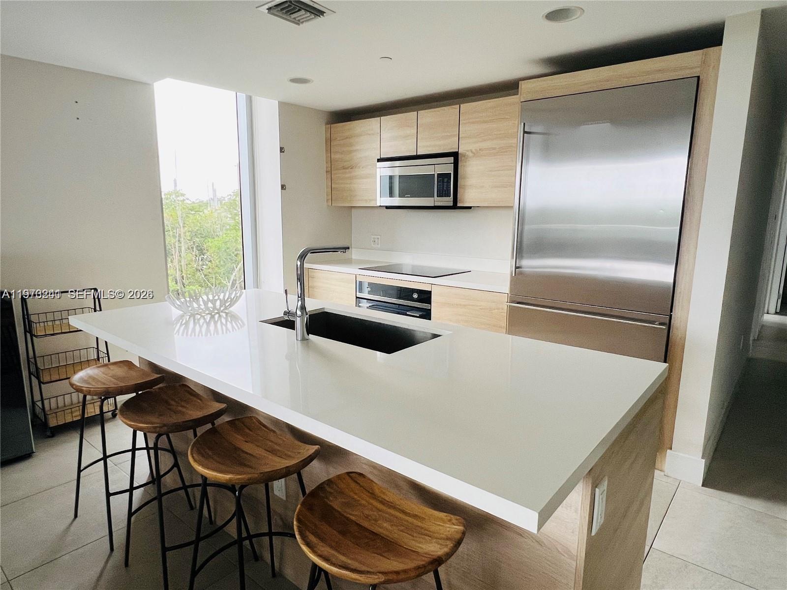 THE HARBOUR SOUTH CONDO - Residential