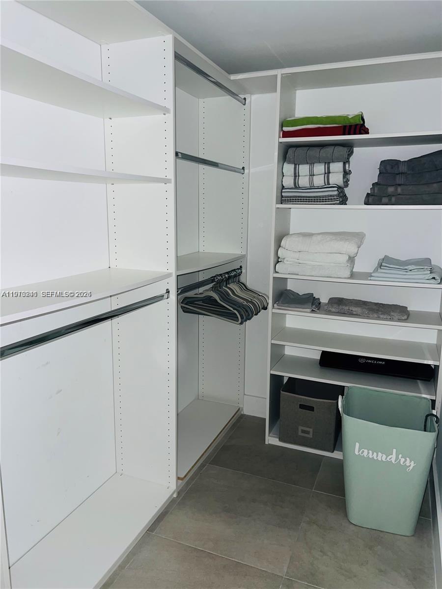 THE HARBOUR SOUTH CONDO - Residential